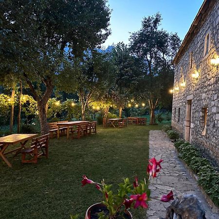 Bujtina Shkambi Hotel Тет Екстериор снимка