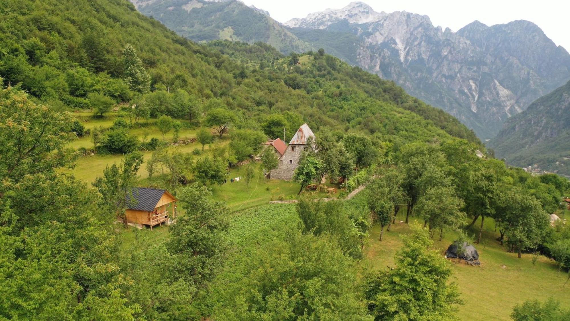 Bujtina Shkambi Hotel Тет Екстериор снимка